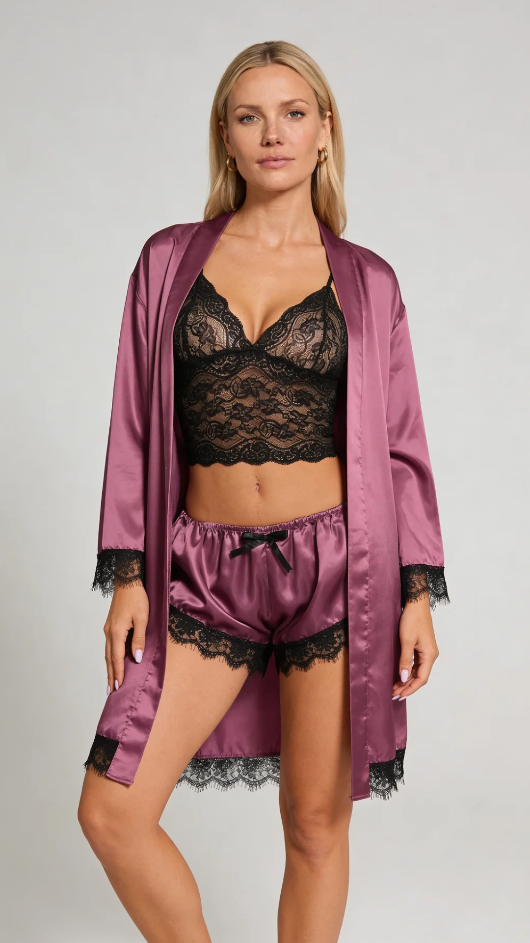 Aurora – Set da Lounge in Satin e Pizzo con Kimono e Pantaloni Corti