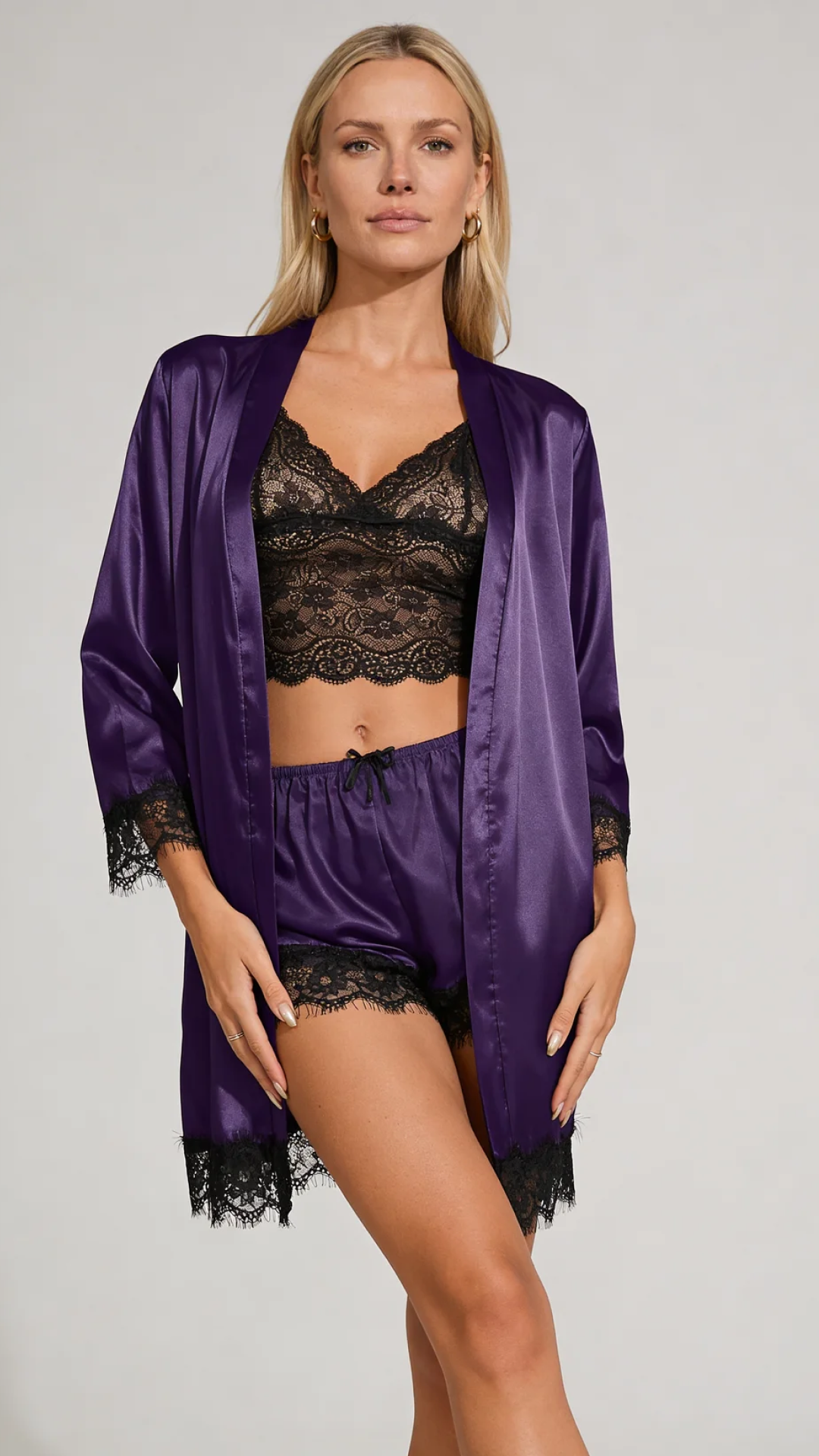 Aurora – Set da Lounge in Satin e Pizzo con Kimono e Pantaloni Corti