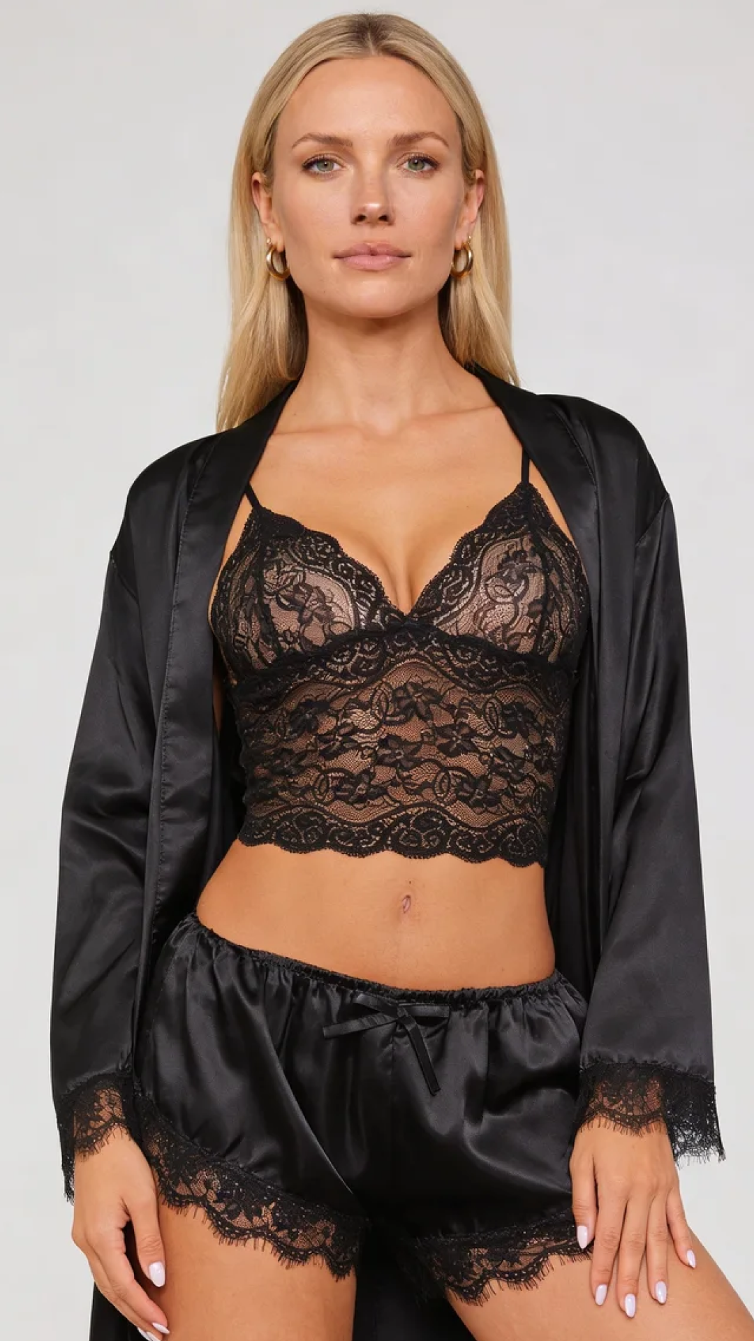 Aurora – Set da Lounge in Satin e Pizzo con Kimono e Pantaloni Corti