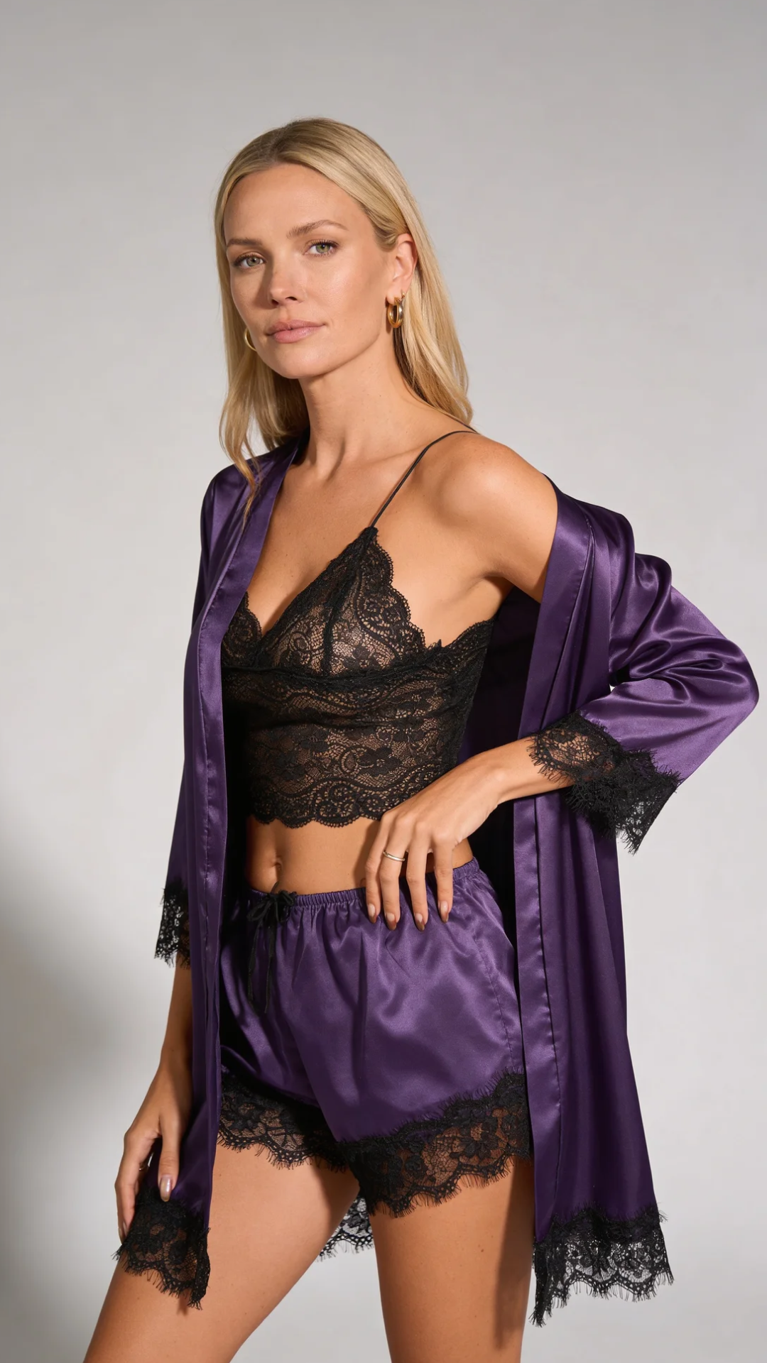 Aurora – Set da Lounge in Satin e Pizzo con Kimono e Pantaloni Corti